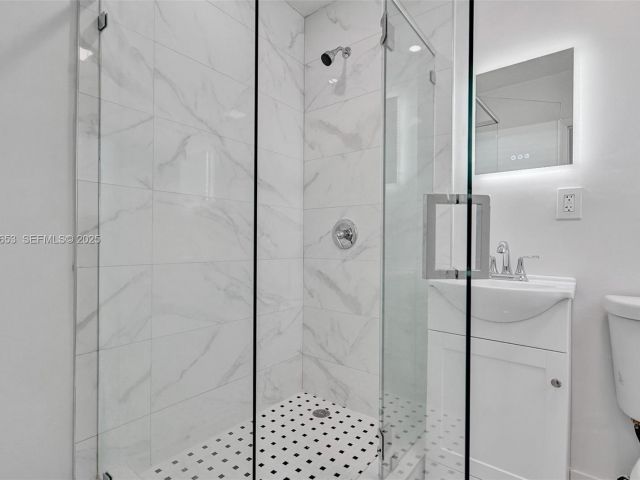 Продажа дома по адресу 1041 NE 169th St - фото 7445685