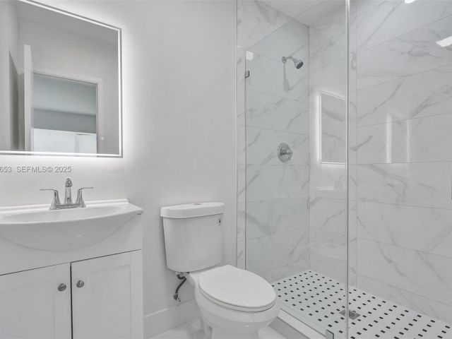 Продажа дома по адресу 1041 NE 169th St - фото 7445686