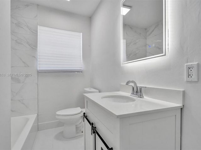 Продажа дома по адресу 1041 NE 169th St - фото 7445690