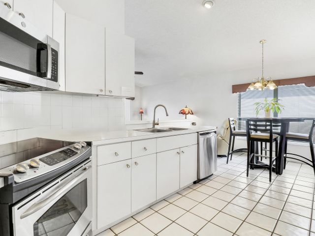 Продажа дома по адресу 4969 Broadstone Circle - фото 6895676