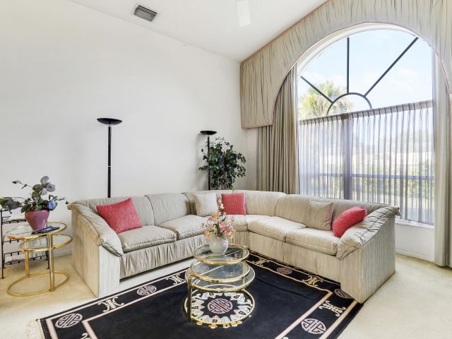 Продажа дома по адресу 4969 Broadstone Circle - фото 6895682