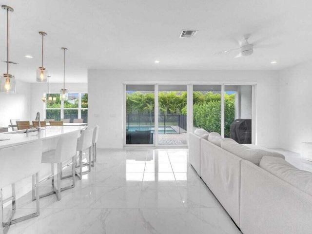 Дом в аренду по адресу 15395 Green River Court - фото 6882570