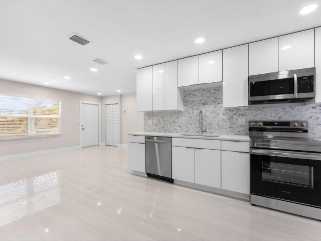 Дом в аренду по адресу 2329 West Drive - фото 6893925