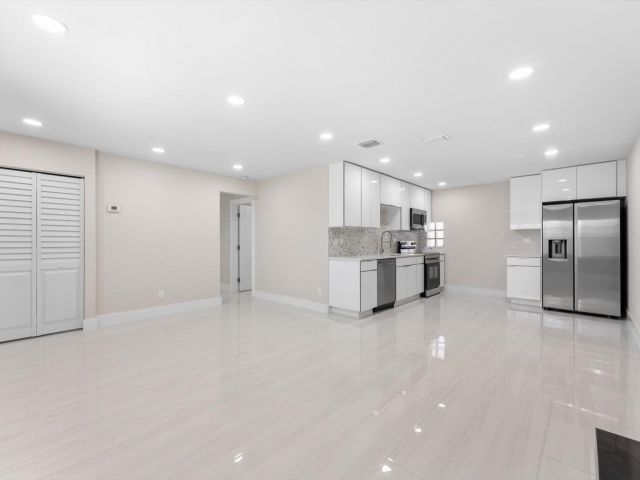 Дом в аренду по адресу 2329 West Drive - фото 6893926