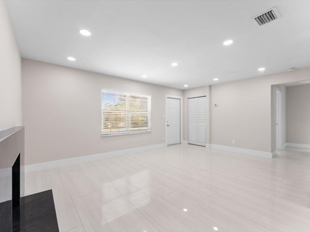 Дом в аренду по адресу 2329 West Drive - фото 6893927