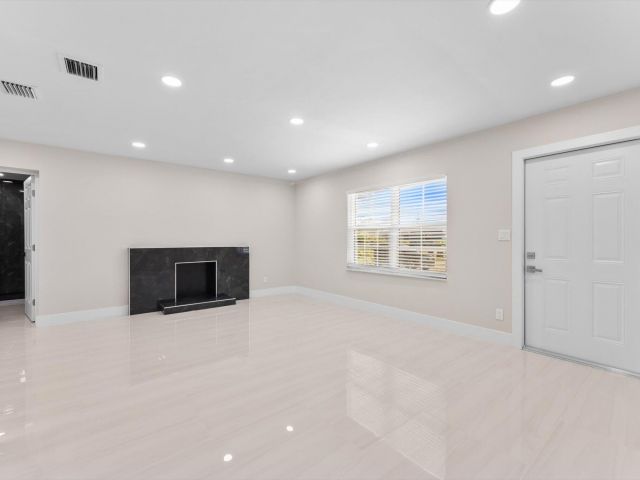 Дом в аренду по адресу 2329 West Drive - фото 6893928