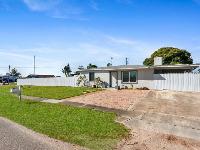 Дом в аренду по адресу 2329 West Drive - фото 6893931