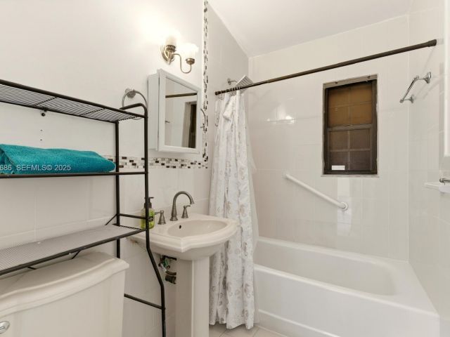 Продажа дома по адресу 18141 NW 4th Ave - фото 6933809