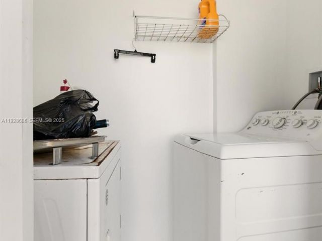 Продажа дома по адресу 18141 NW 4th Ave - фото 6933810