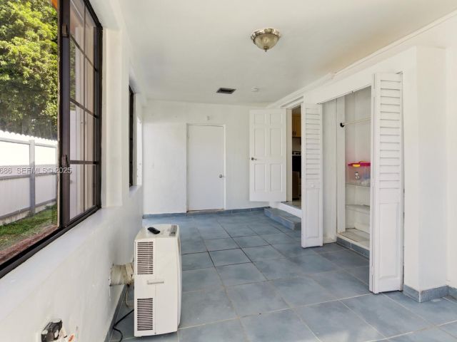 Продажа дома по адресу 18141 NW 4th Ave - фото 6933812