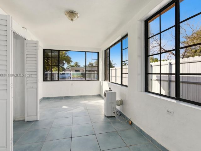 Продажа дома по адресу 18141 NW 4th Ave - фото 6933813