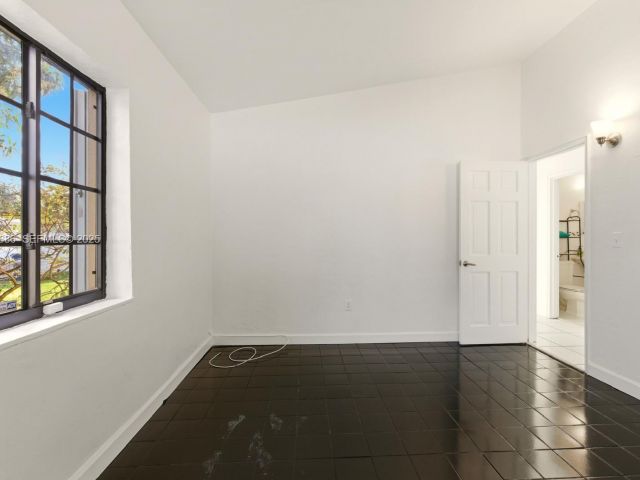 Продажа дома по адресу 18141 NW 4th Ave - фото 6933814