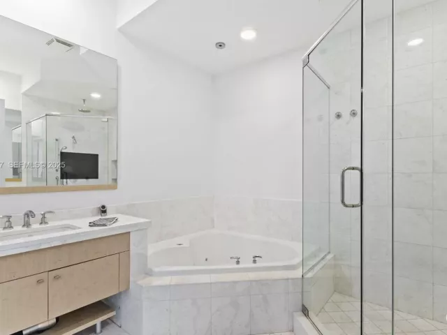 Продажа квартиры #2002 - фото 6886947