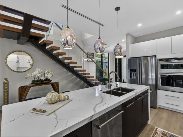 Дом в аренду по адресу 1121 NE 17th Avenue - фото 6889322