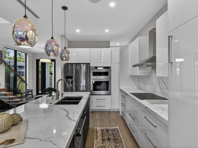 Дом в аренду по адресу 1121 NE 17th Avenue - фото 6889323