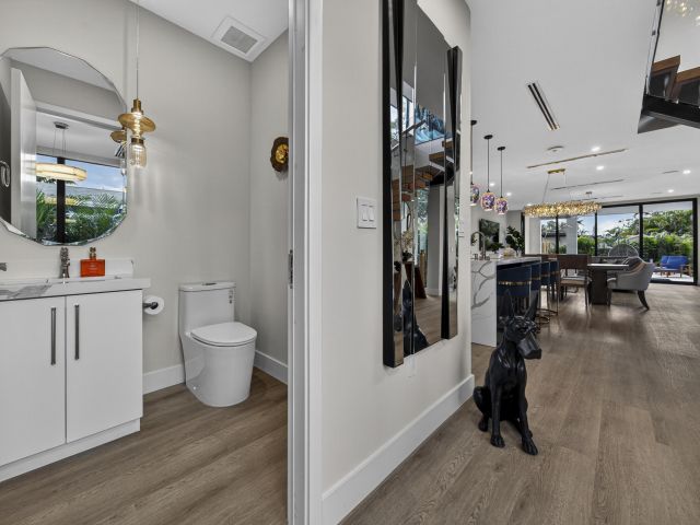 Дом в аренду по адресу 1121 NE 17th Avenue - фото 6889327