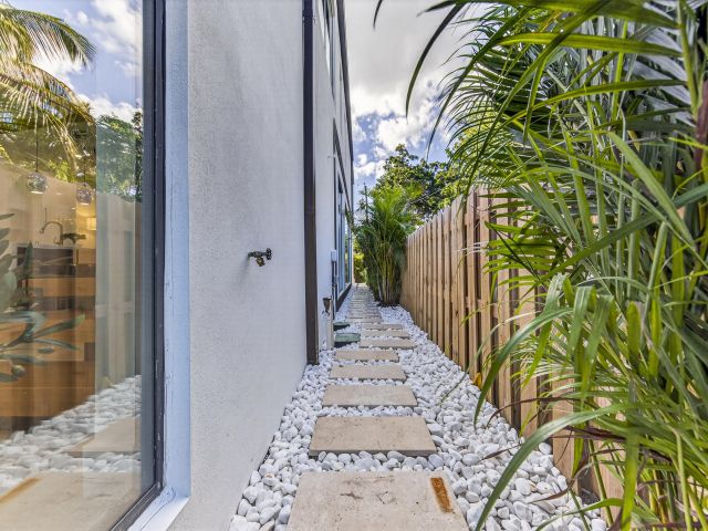 Дом в аренду по адресу 1121 NE 17th Avenue - фото 6889329