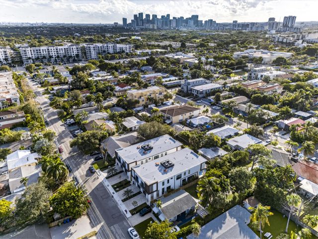 Дом в аренду по адресу 1121 NE 17th Avenue - фото 6889335