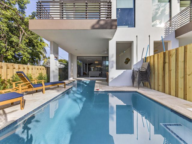 Дом в аренду по адресу 1121 NE 17th Avenue - фото 6889341