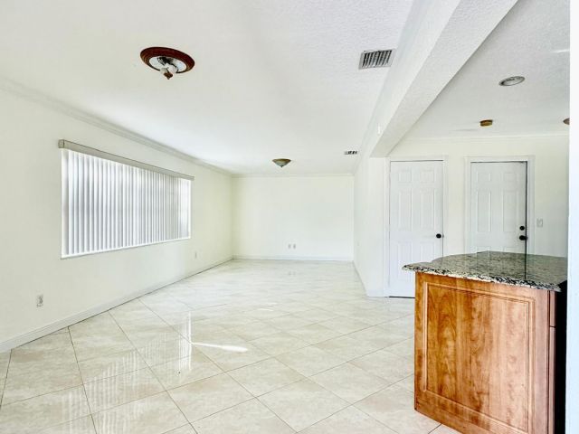 Дом в аренду по адресу 2594 W End Road - фото 6893880