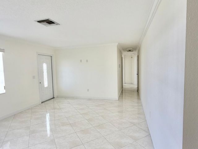 Дом в аренду по адресу 2594 W End Road - фото 6893884