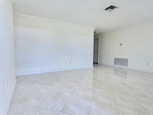 Дом в аренду по адресу 2594 W End Road - фото 6893885