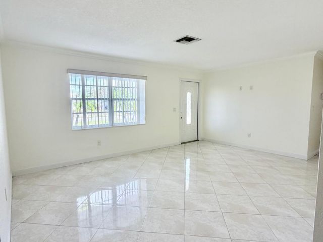 Дом в аренду по адресу 2594 W End Road - фото 6893886