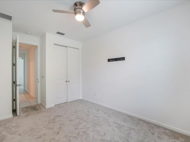 Дом в аренду по адресу 6818 Pointe Of Woods Drive - фото 6893616