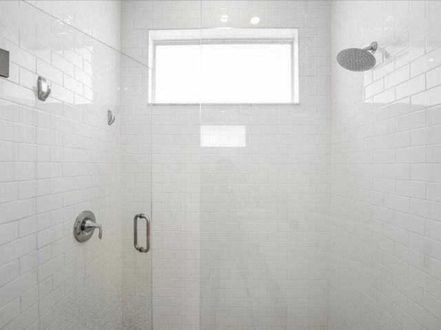 Дом в аренду по адресу 6818 Pointe Of Woods Drive - фото 6893619