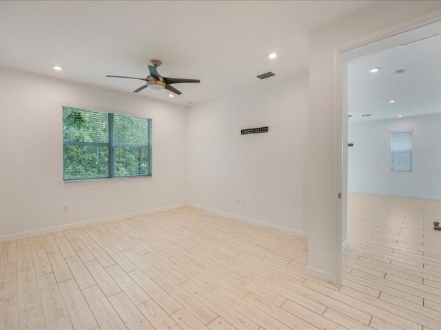 Дом в аренду по адресу 6818 Pointe Of Woods Drive - фото 6893623