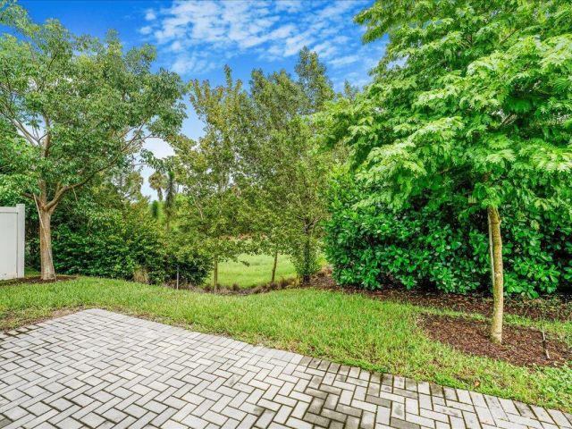 Дом в аренду по адресу 6818 Pointe Of Woods Drive - фото 6893624