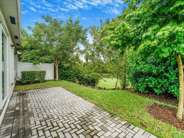 Дом в аренду по адресу 6818 Pointe Of Woods Drive - фото 6893625