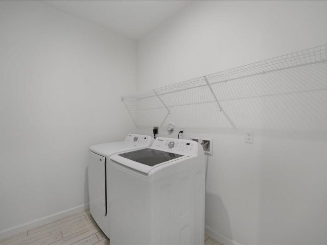 Дом в аренду по адресу 6818 Pointe Of Woods Drive - фото 6893626