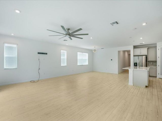 Дом в аренду по адресу 6818 Pointe Of Woods Drive - фото 6893630