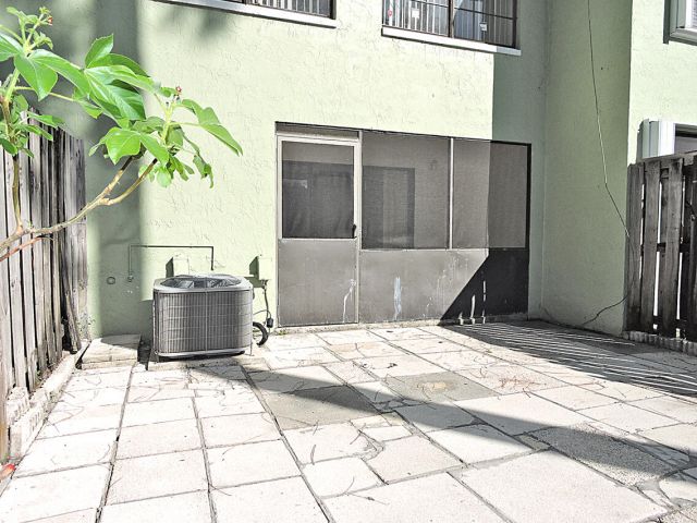 Дом в аренду по адресу 5040 Society Place E E - фото 6893764