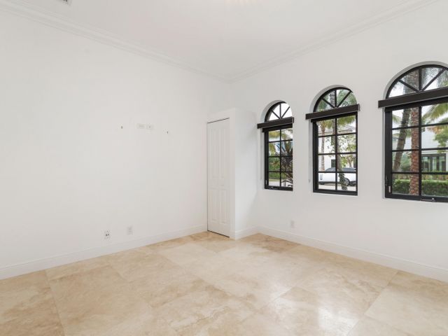 Продажа дома по адресу 216 Summa Street - фото 6893730