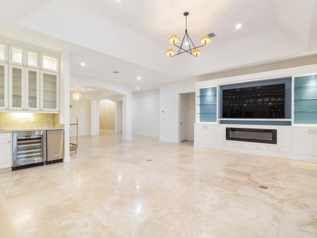 Продажа дома по адресу 216 Summa Street - фото 6893739