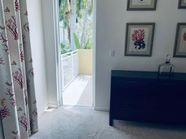 Дом в аренду по адресу 1527 NW 48th Lane - фото 6894610