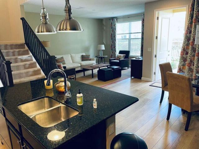 Дом в аренду по адресу 1527 NW 48th Lane - фото 6894624