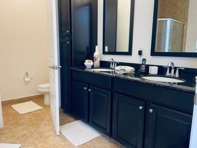 Дом в аренду по адресу 1527 NW 48th Lane - фото 6894627