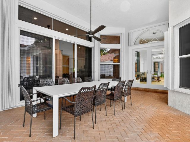 Продажа дома по адресу 8030 Laurel Ridge Court - фото 6887851