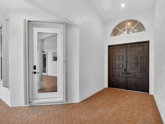 Продажа дома по адресу 8030 Laurel Ridge Court - фото 6887856