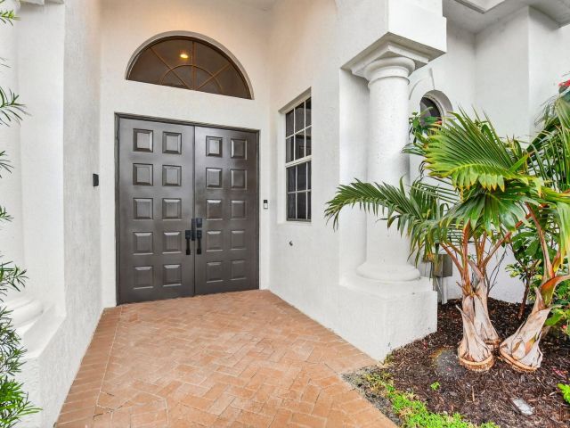 Продажа дома по адресу 8030 Laurel Ridge Court - фото 6887857