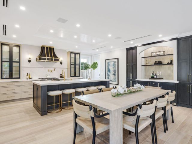 Продажа дома по адресу 209 NE 5th Street - фото 6887660