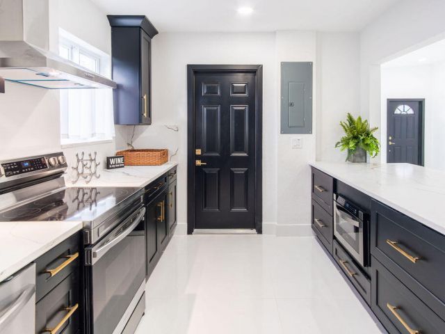 Продажа дома по адресу 6370 Plunkett Street - фото 6892979