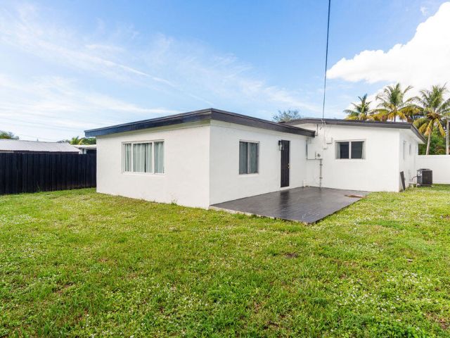 Продажа дома по адресу 6370 Plunkett Street - фото 6892988