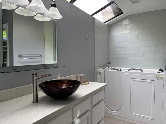 Продажа дома по адресу 4105 NW 1st Court - фото 6888074