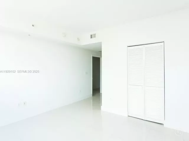 Квартира в аренду номер2402 - фото 6887302