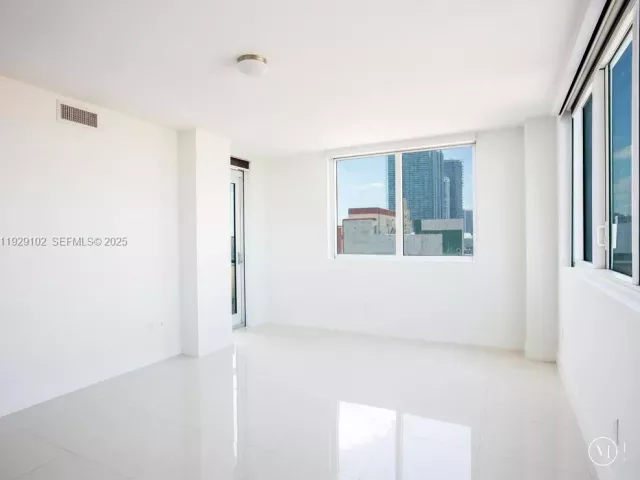 Квартира в аренду номер2402 - фото 6887303