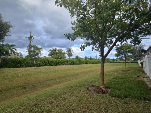 Дом в аренду по адресу 140 Bandol Street - фото 6893541